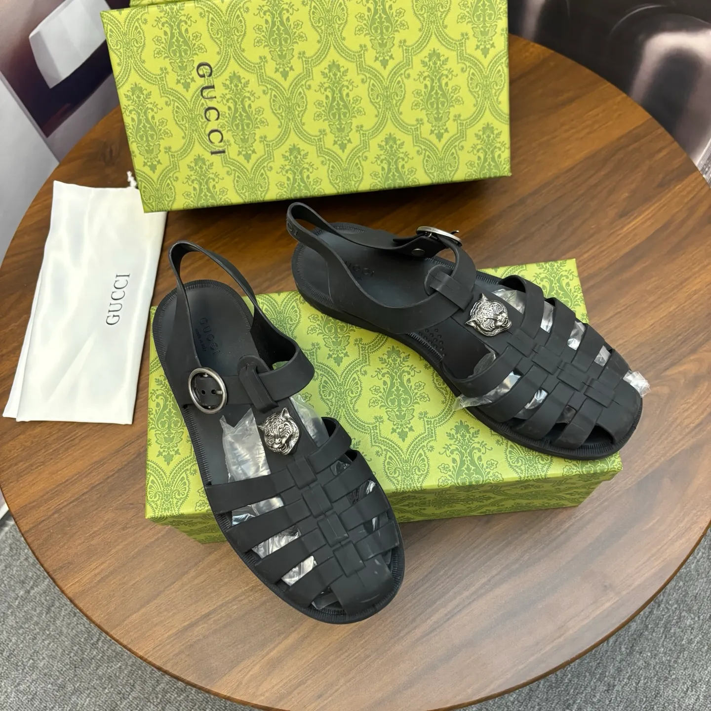 Men's shoes 260💰 [Gucci] Counter quality, top-quality original goods, real photos! Original TPU material, fine workmanship, comfortable; genuine 1:1 replica Size: 36 ~ 46